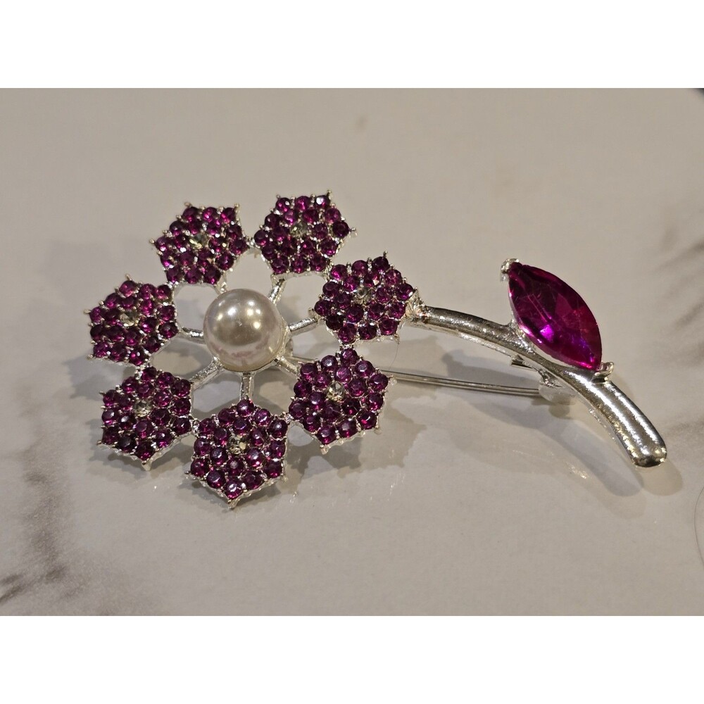 Pretty Fuchsia Rhinestone Flower Brooch Pin Faux Pearl Center Silver Tone Vintag